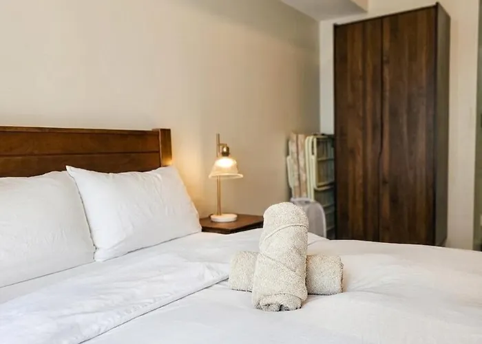 Cozy Luxe With Balcony - Spacious Studio, Near It Park, Fast Wifi, Netflix Lägenhet