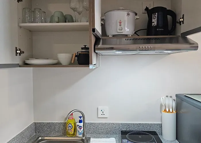 Cozy Luxe With Balcony - Spacious Studio, Near It Park, Fast Wifi, Netflix Lägenhet