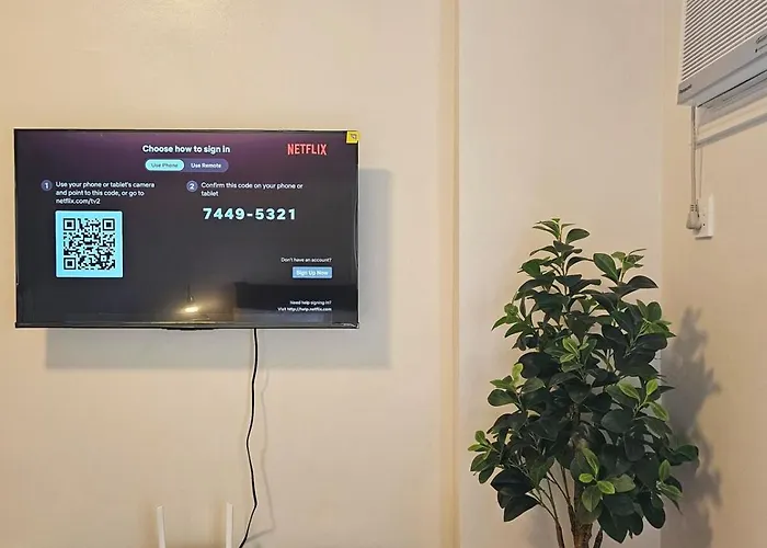 Cozy Luxe With Balcony - Spacious Studio, Near It Park, Fast Wifi, Netflix