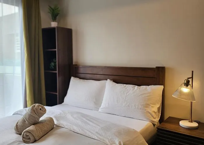 Cozy Luxe With Balcony - Spacious Studio, Near It Park, Fast Wifi, Netflix Lägenhet